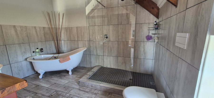 5 Bedroom Property for Sale in Cape Farms Western Cape